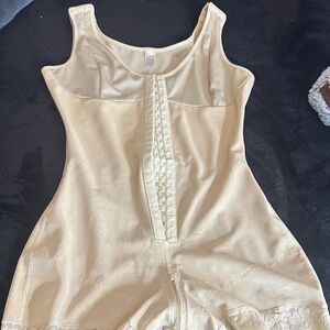 NWOT Elegant Cream Women's Shapewear
